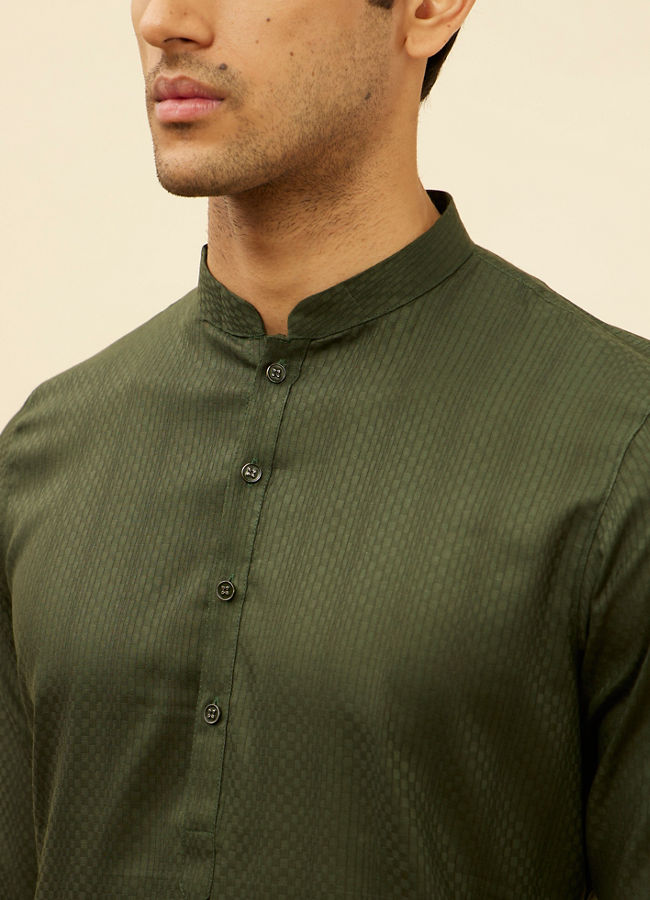 alt message - Manyavar Men Dark Green Self Patterned Kurta Set image number 1